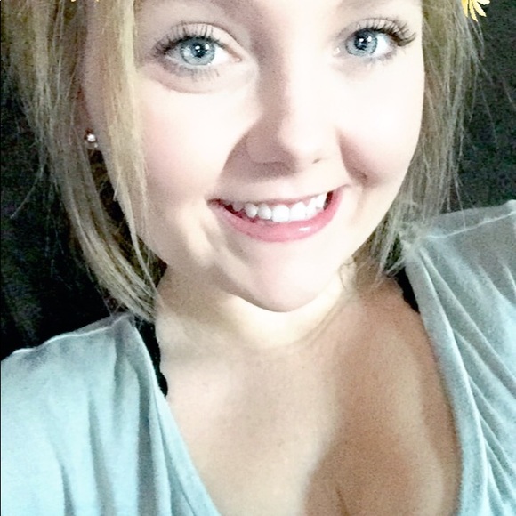 Meet your Posher, Kelsey - Picture 1 of 1